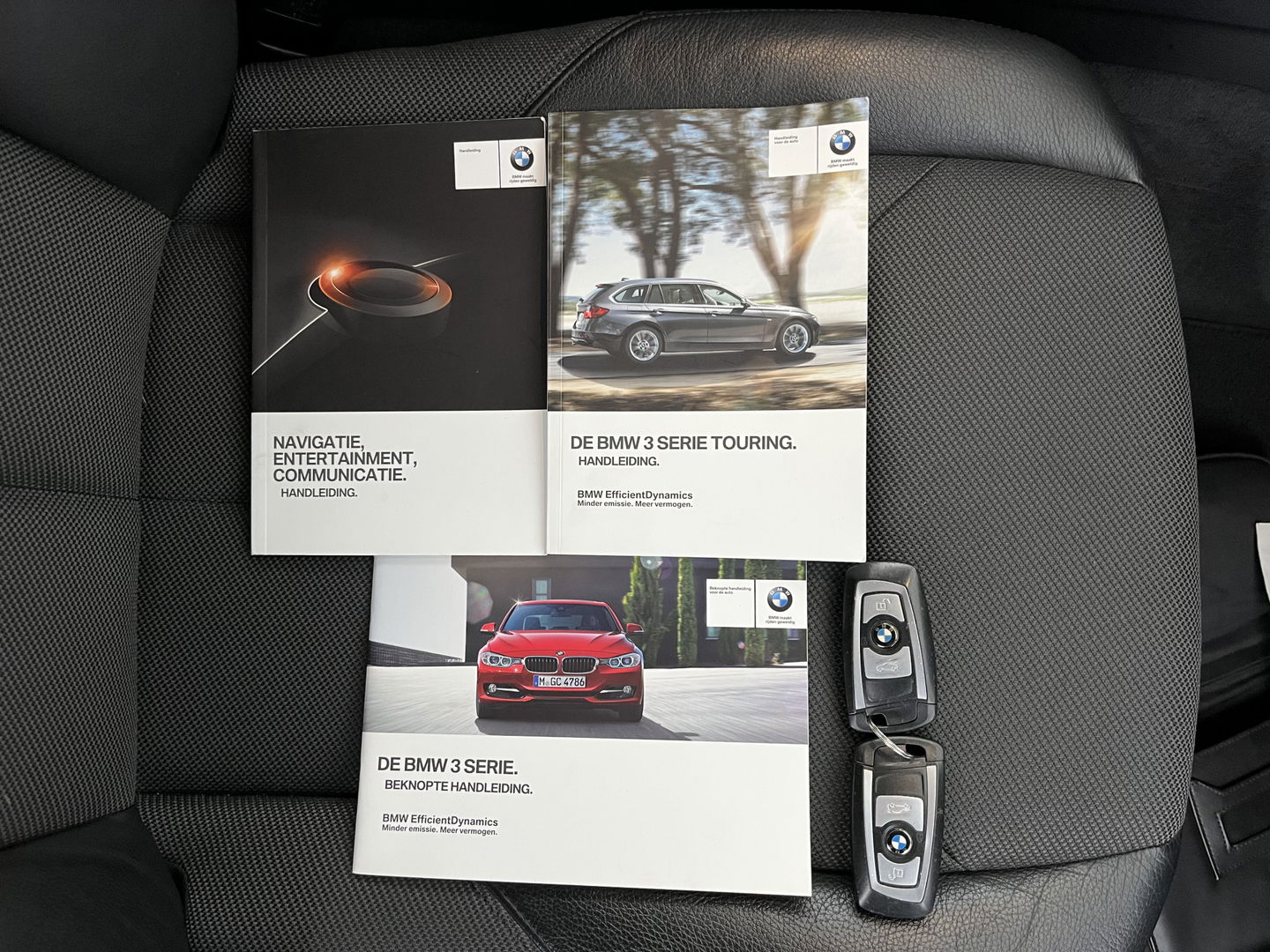 BMW 3 Serie Touring 318d Modern Line High Executive *LEATHER-FABRIC | NAVI-FULLMAP | HEATED-COMFORTSEATS | ECC | PRIVACY-GLASS | TOWBAR | CRUISE | PDC | 17''ALU*