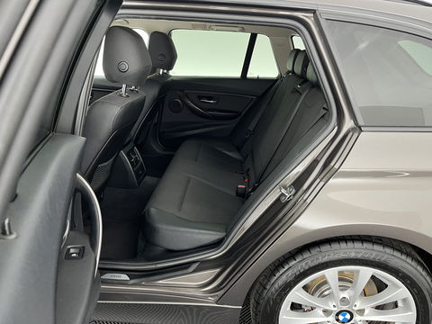 BMW 3 Serie Touring 318d Modern Line High Executive *LEATHER-FABRIC | NAVI-FULLMAP | HEATED-COMFORTSEATS | ECC | PRIVACY-GLASS | TOWBAR | CRUISE | PDC | 17''ALU*