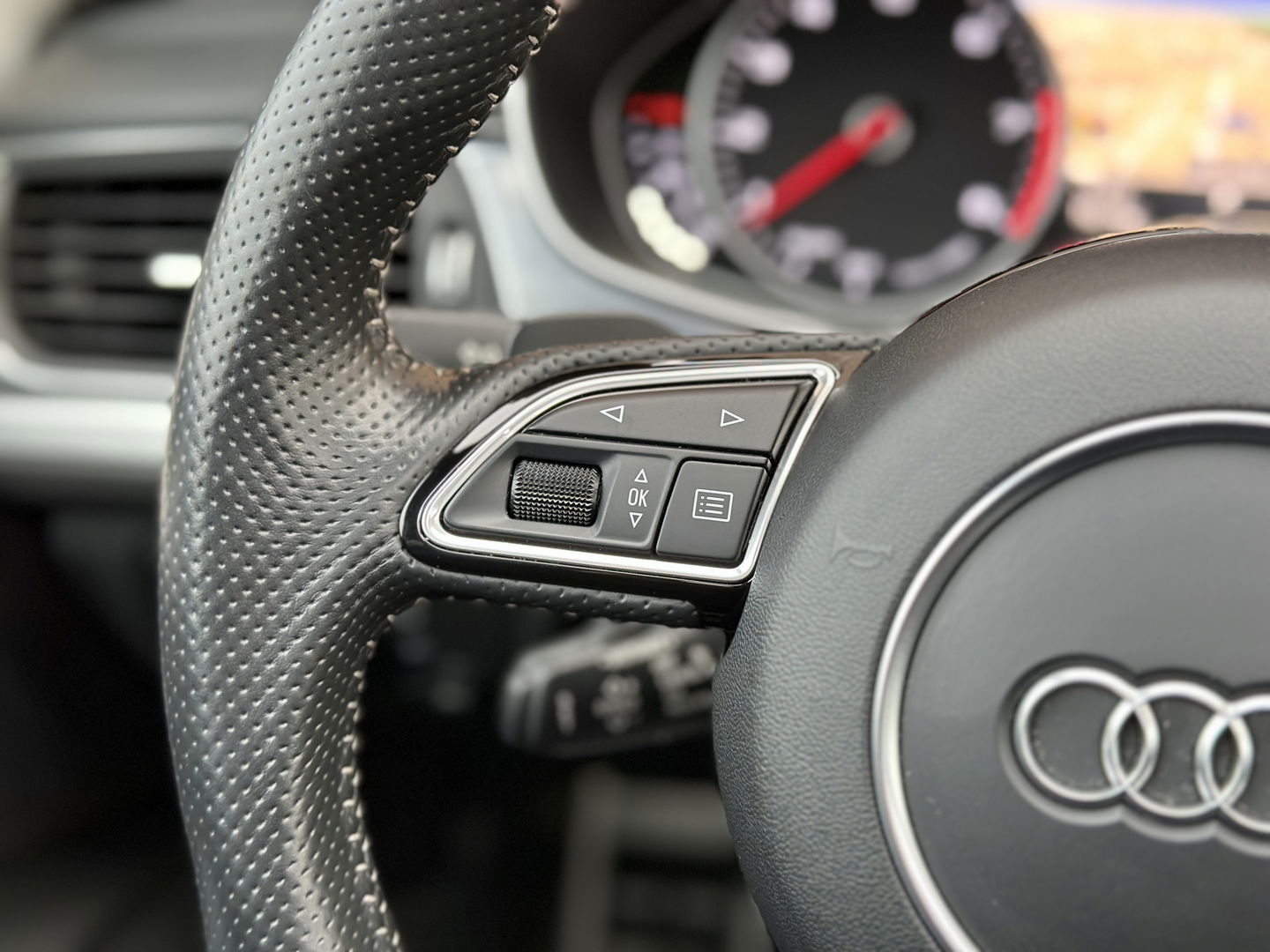 Audi A6 Avant 2.0 TFSI quattro S-Line | Panoramadak | Camera | Apple Carplay | Android Auto | Wegklapbare Trekhaak | ACC | Stoelverwarming | Keyless