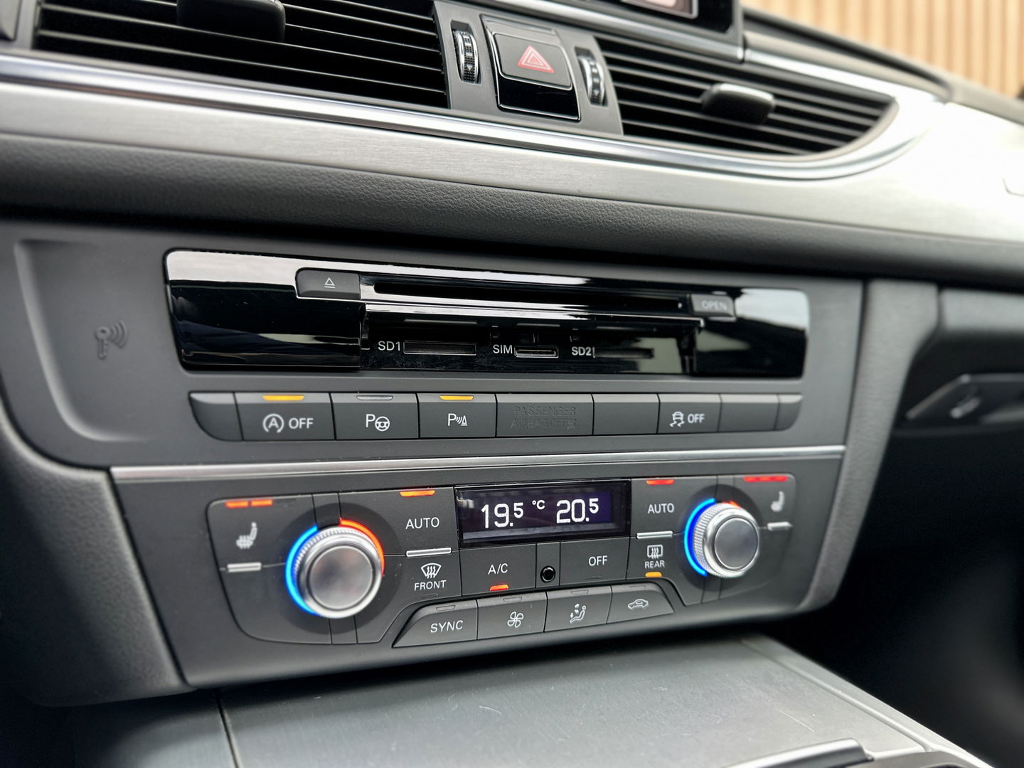 Audi A6 Avant 2.0 TFSI quattro S-Line | Panoramadak | Camera | Apple Carplay | Android Auto | Wegklapbare Trekhaak | ACC | Stoelverwarming | Keyless