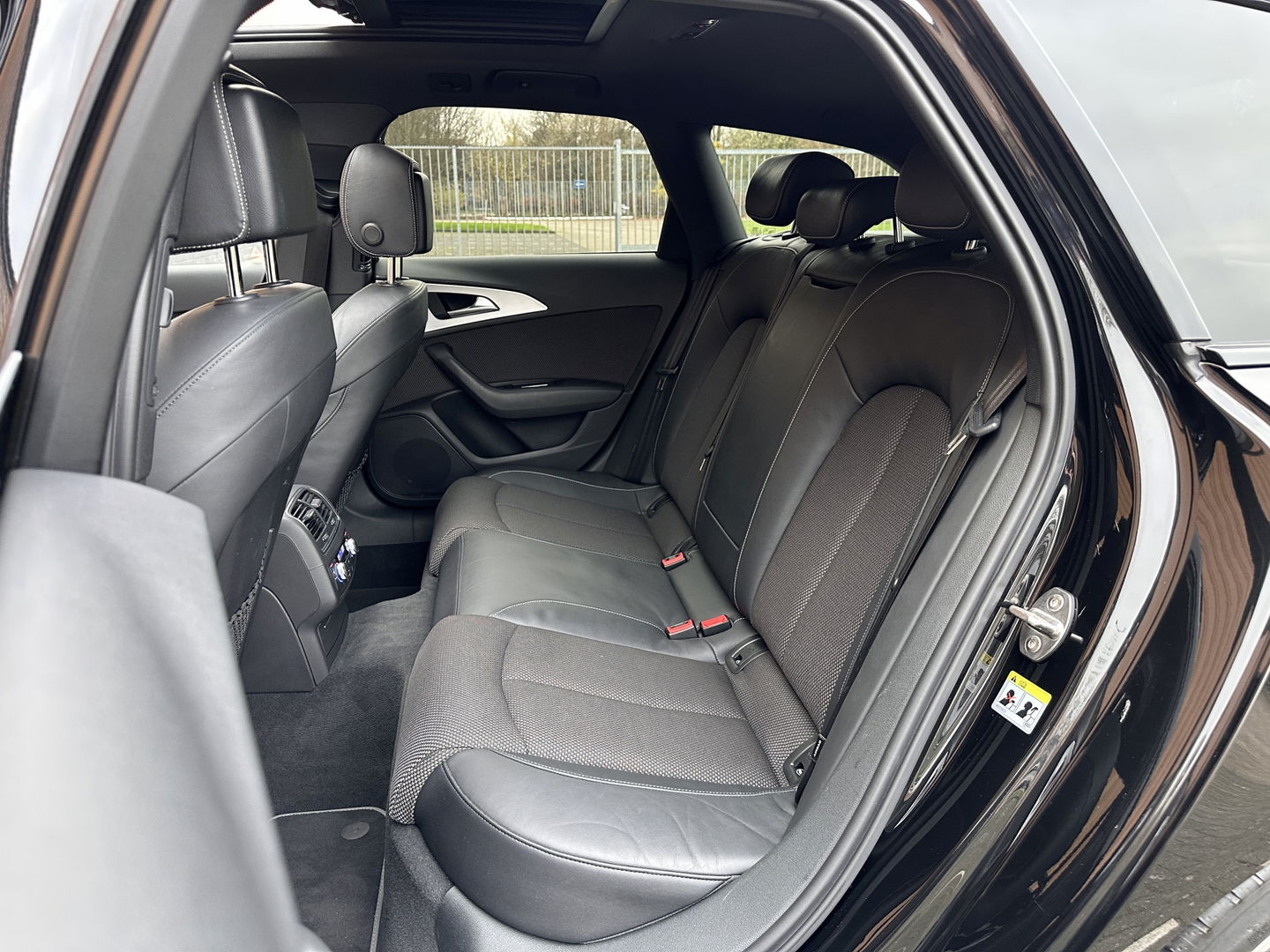 Audi A6 Avant 2.0 TFSI quattro S-Line | Panoramadak | Camera | Apple Carplay | Android Auto | Wegklapbare Trekhaak | ACC | Stoelverwarming | Keyless