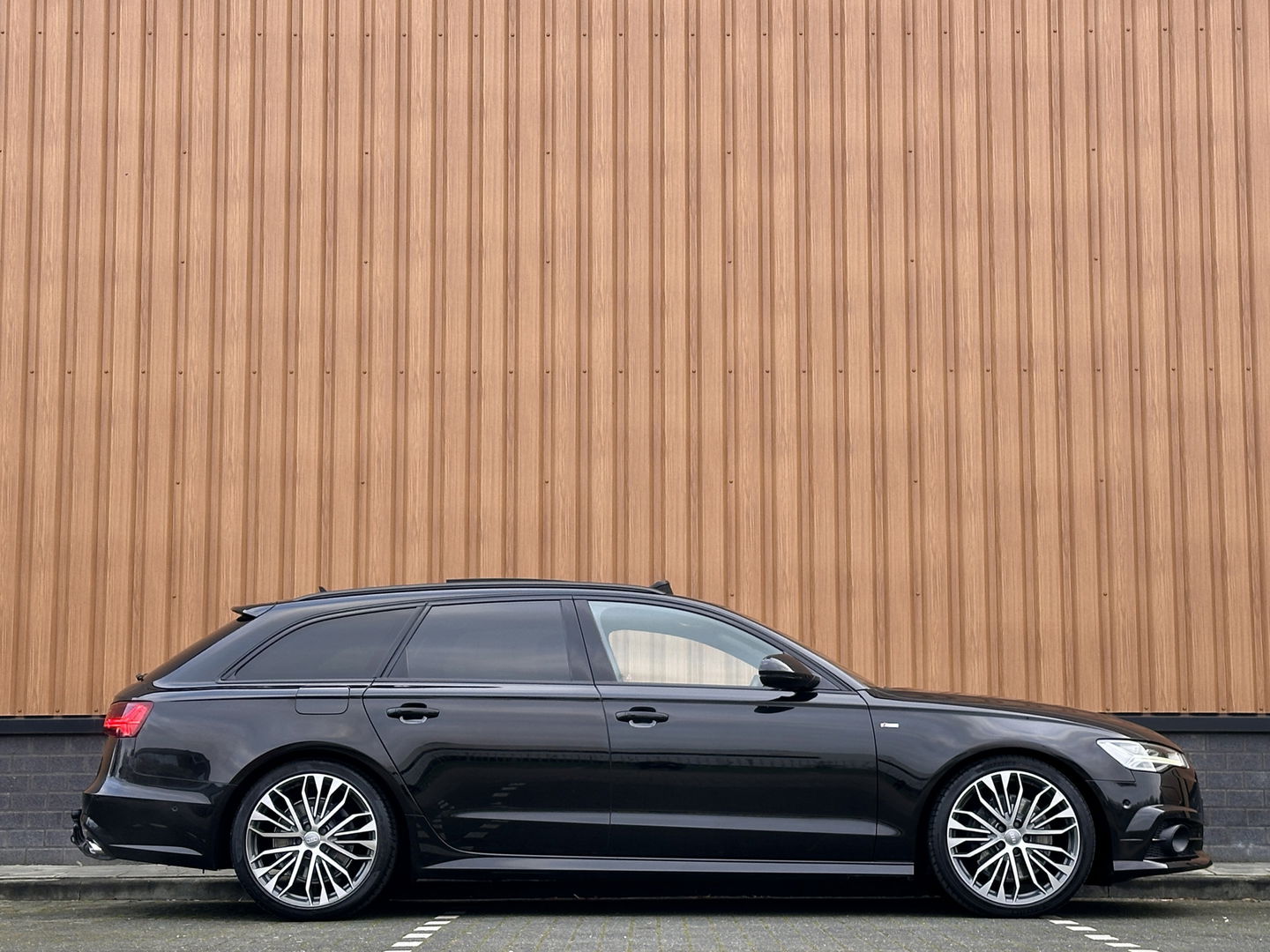 Audi A6 Avant 2.0 TFSI quattro S-Line | Panoramadak | Camera | Apple Carplay | Android Auto | Wegklapbare Trekhaak | ACC | Stoelverwarming | Keyless
