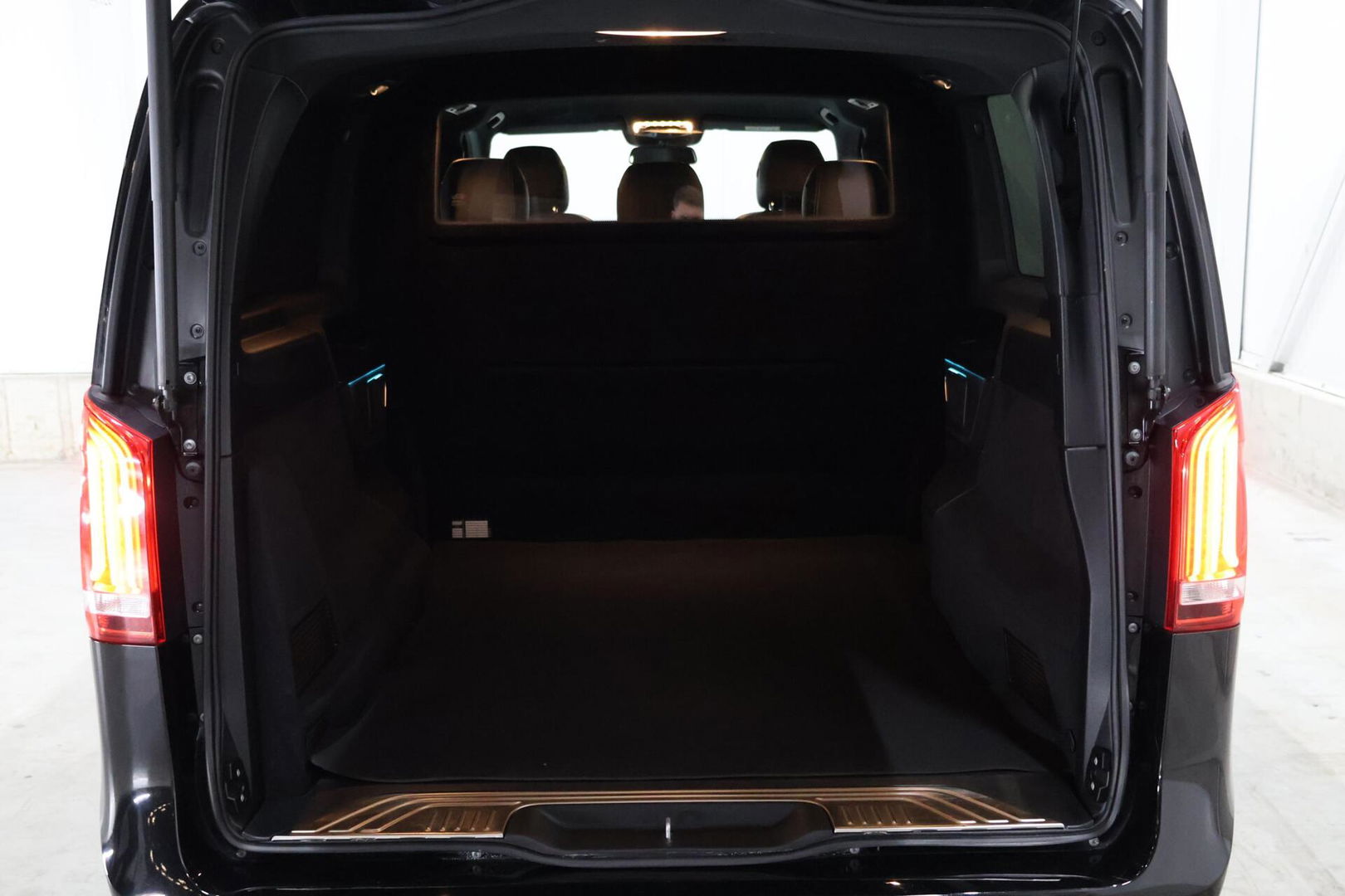 Mercedes-Benz V-Klasse 300d Extra Lang DC Avantgarde Edition