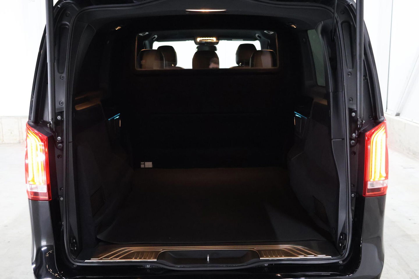 Mercedes-Benz V-Klasse 300d Extra Lang DC Avantgarde Edition