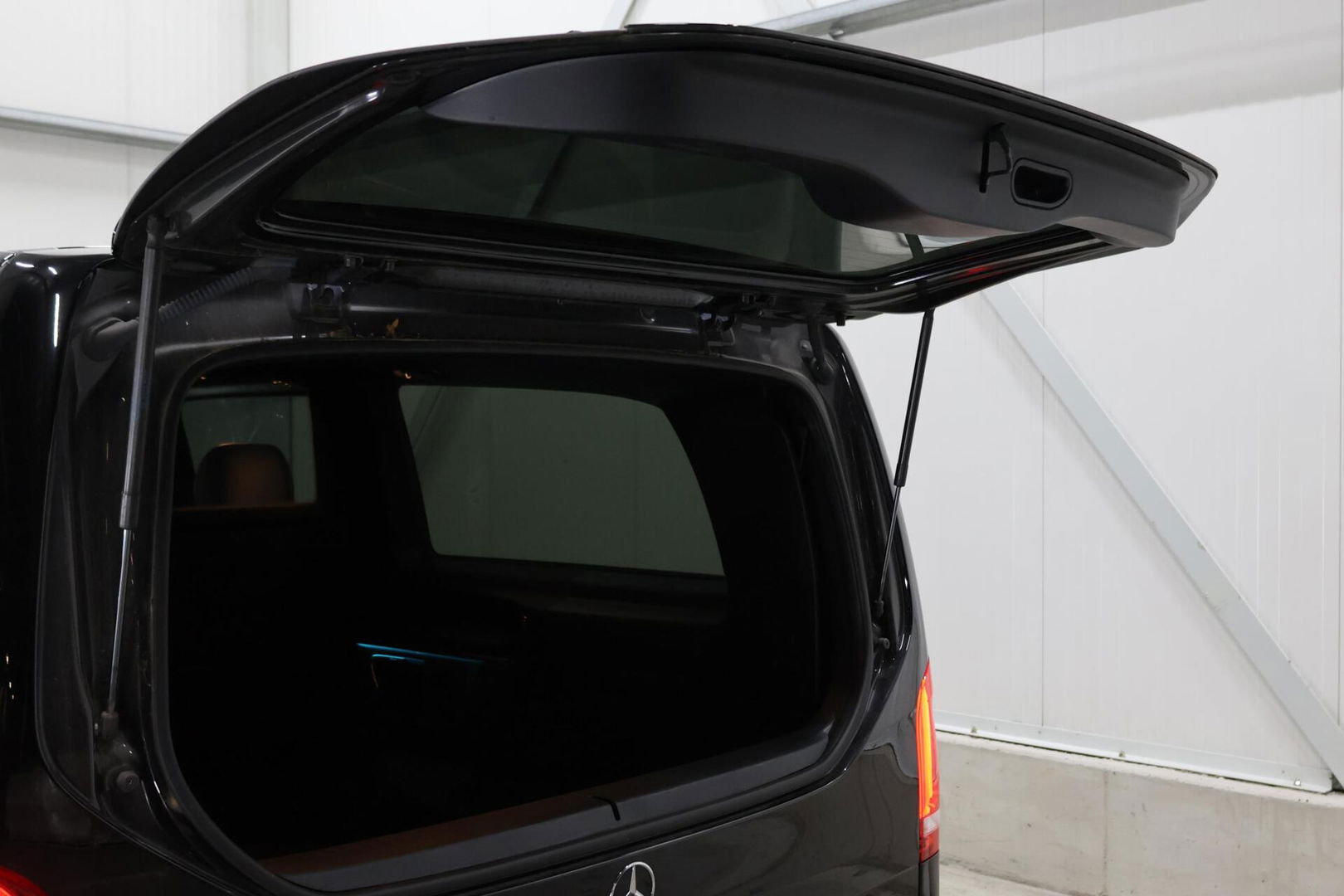 Mercedes-Benz V-Klasse 300d Extra Lang DC Avantgarde Edition