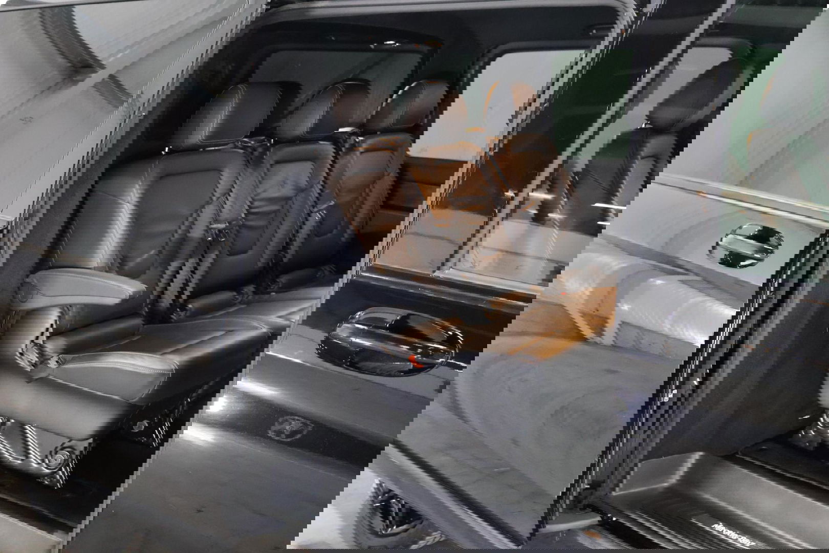 Mercedes-Benz V-Klasse 300d Extra Lang DC Avantgarde Edition