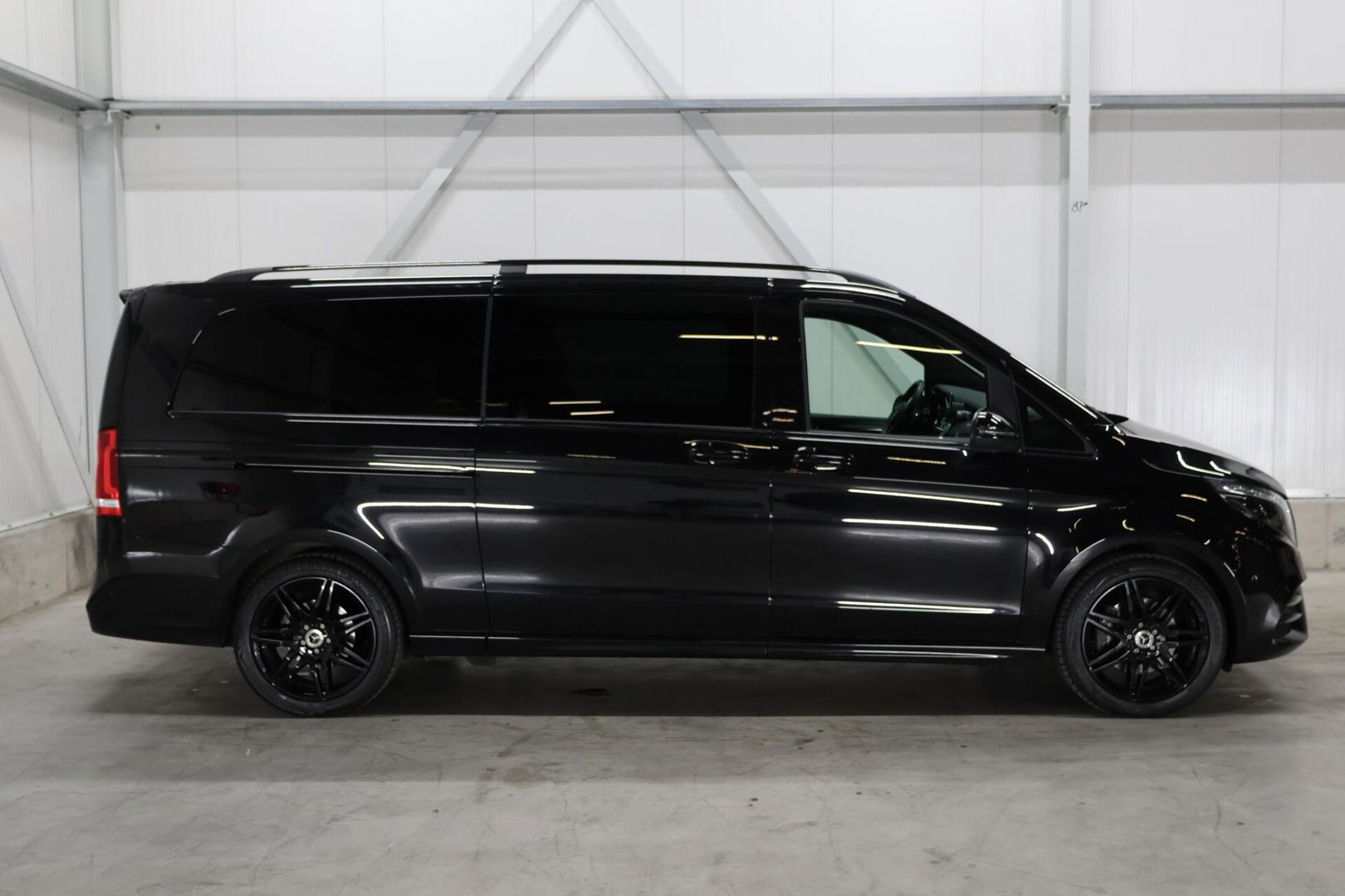 Mercedes-Benz V-Klasse 300d Extra Lang DC Avantgarde Edition