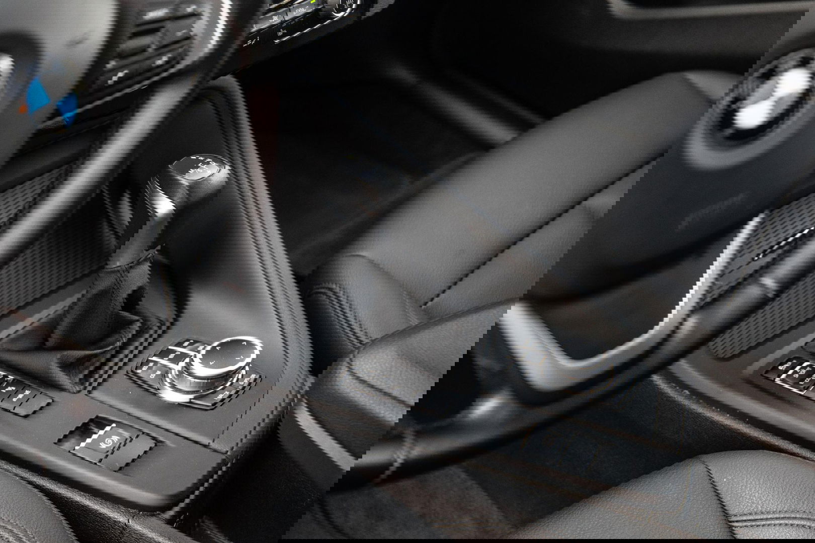 BMW X1 xDrive25e Executive CAMERA / CARPLAY / AUTOMAAT / LEDER / LED / CRUISE CONTROLE / STOELVERWARMING