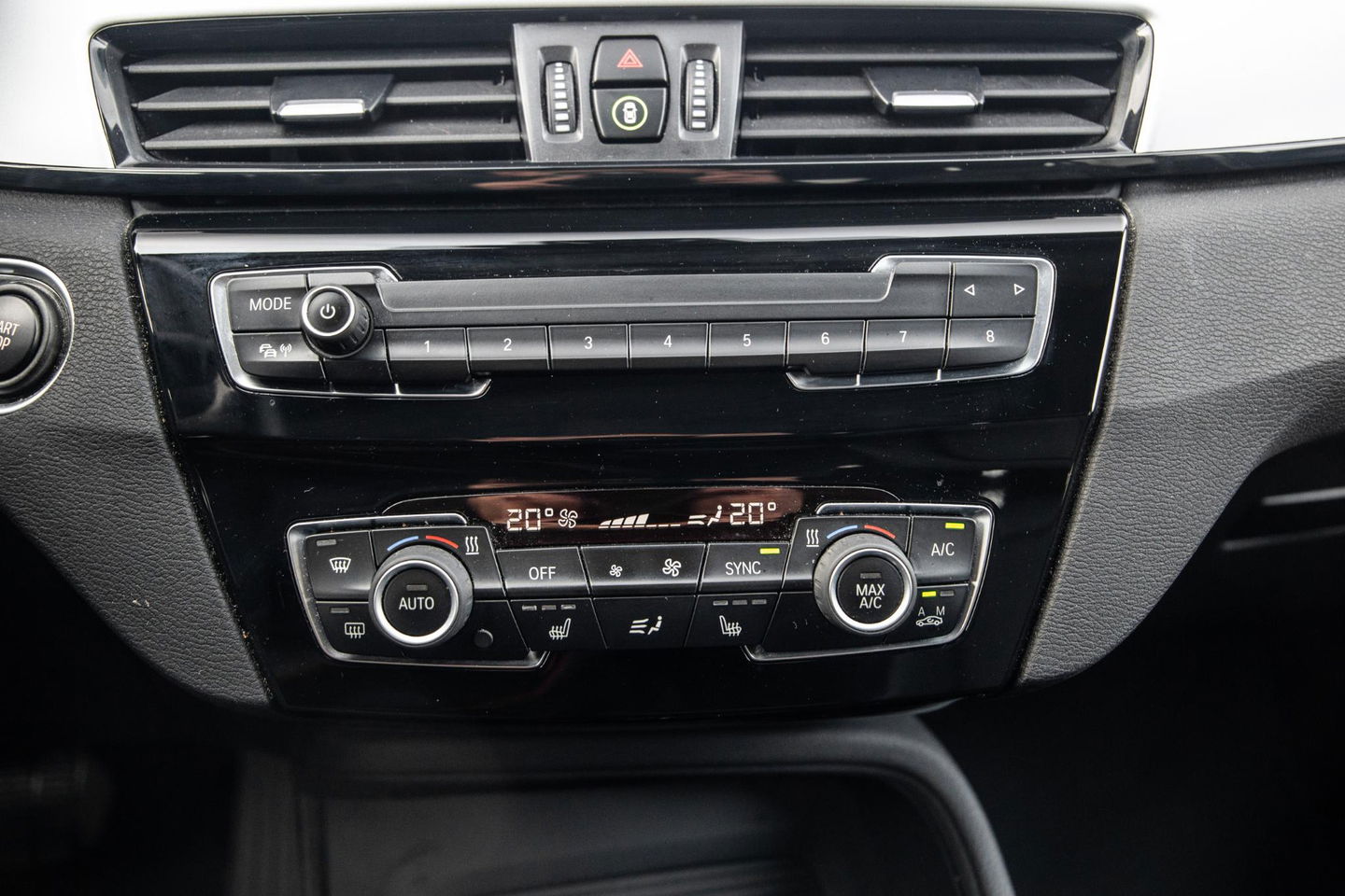 BMW X1 xDrive25e Executive CAMERA / CARPLAY / AUTOMAAT / LEDER / LED / CRUISE CONTROLE / STOELVERWARMING