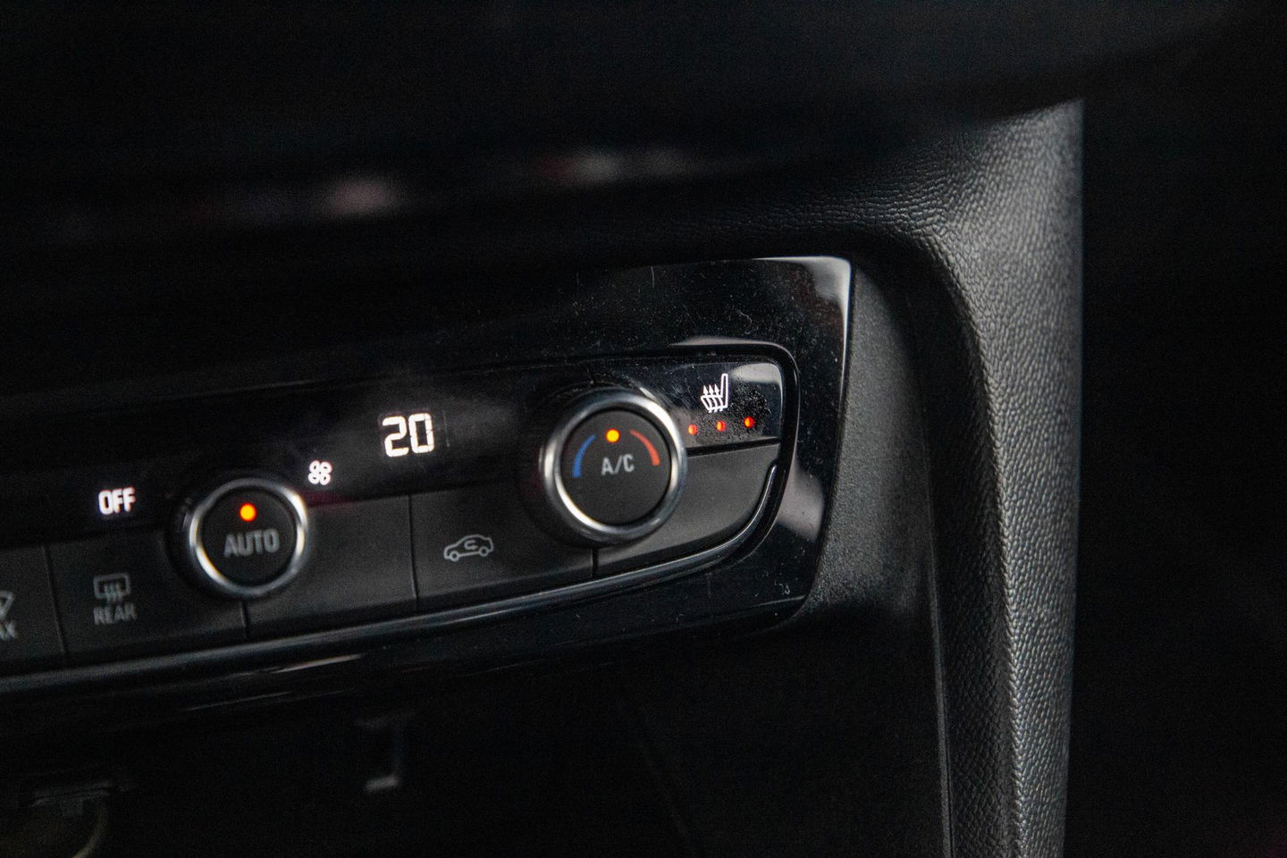 Opel Corsa 1.2 Turbo AUTOMAAT / CARPLAY / CAMERA / DEALER AUTO