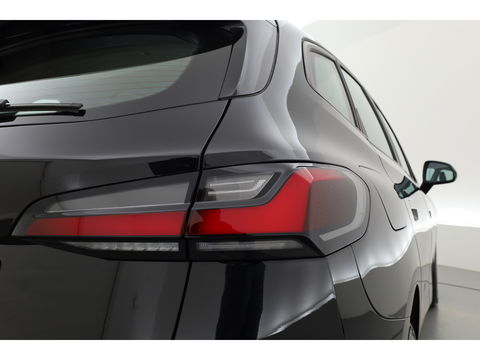 BMW 2 Serie Active Tourer 220i | Navi | Camera | Stoelverw. | Apple CarPlay | Cruise | 17''