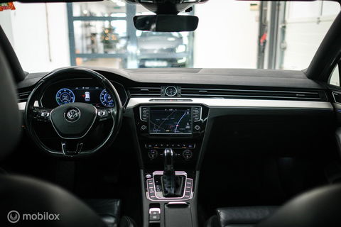 Volkswagen Passat Variant 1.4 TSI GTE Highline | Virtual cockpit | Panoramadak | Trekhaak | Leder | Dynaudio | NL auto NAP | rijklaarprijs |