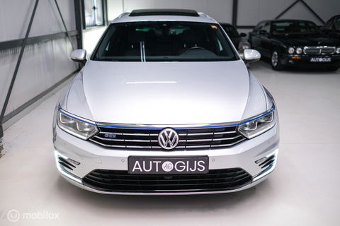 Volkswagen Passat Variant 1.4 TSI GTE Highline | Virtual cockpit | Panoramadak | Trekhaak | Leder | Dynaudio | NL auto NAP | rijklaarprijs |