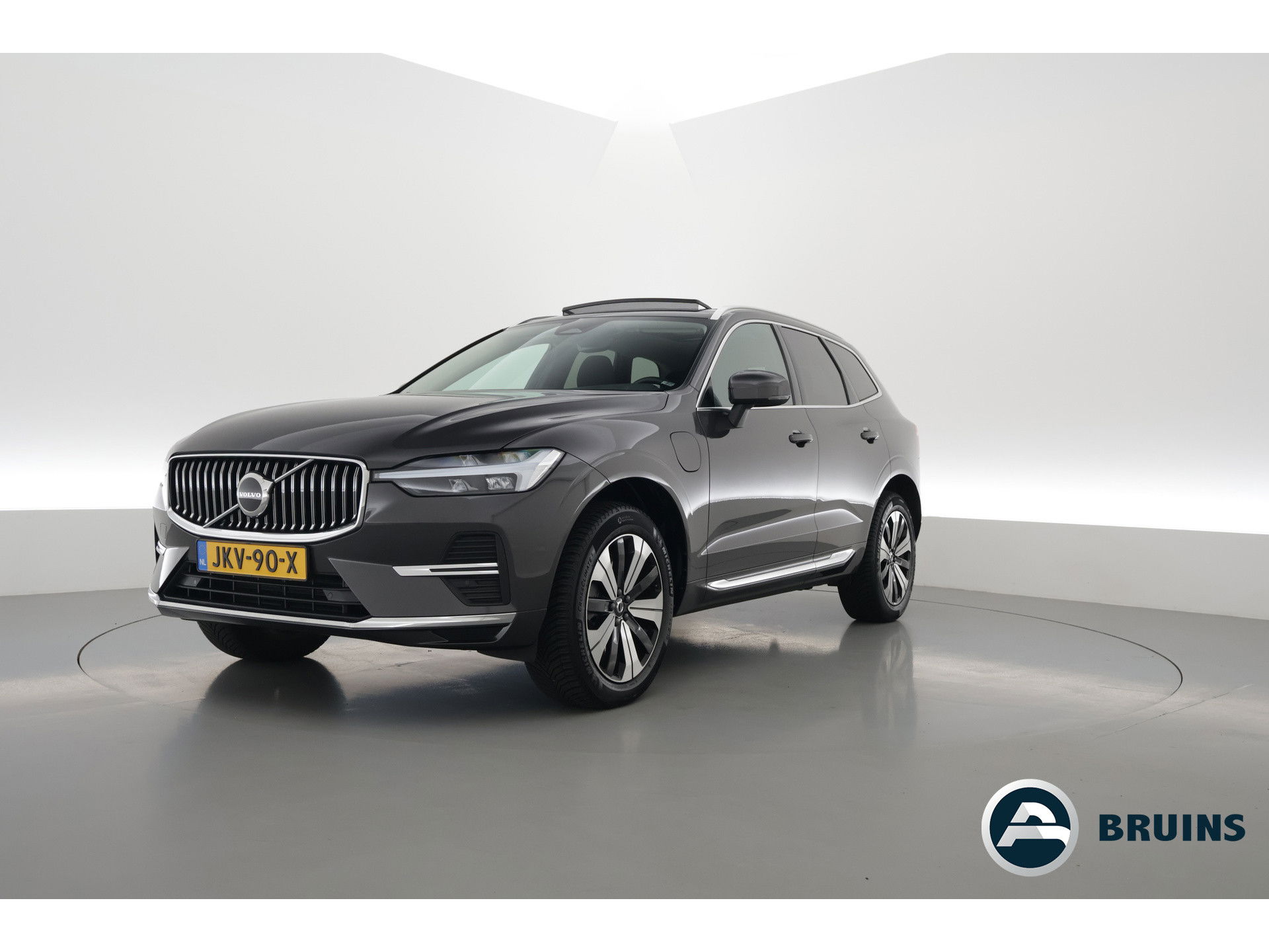 Volvo XC60 2.0 T6 Plug-in hybrid AWD Core | Pano | Pilot Assist | Blis | 4x Stoel- & stuurverw. | 19" | CarPlay |