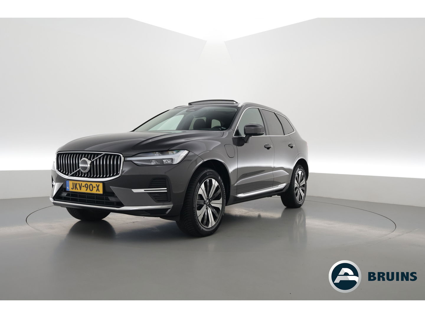Volvo XC60 2.0 T6 Plug-in hybrid AWD Core | Pano | Pilot Assist | Blis | 4x Stoel- & stuurverw. | 19" | CarPlay |