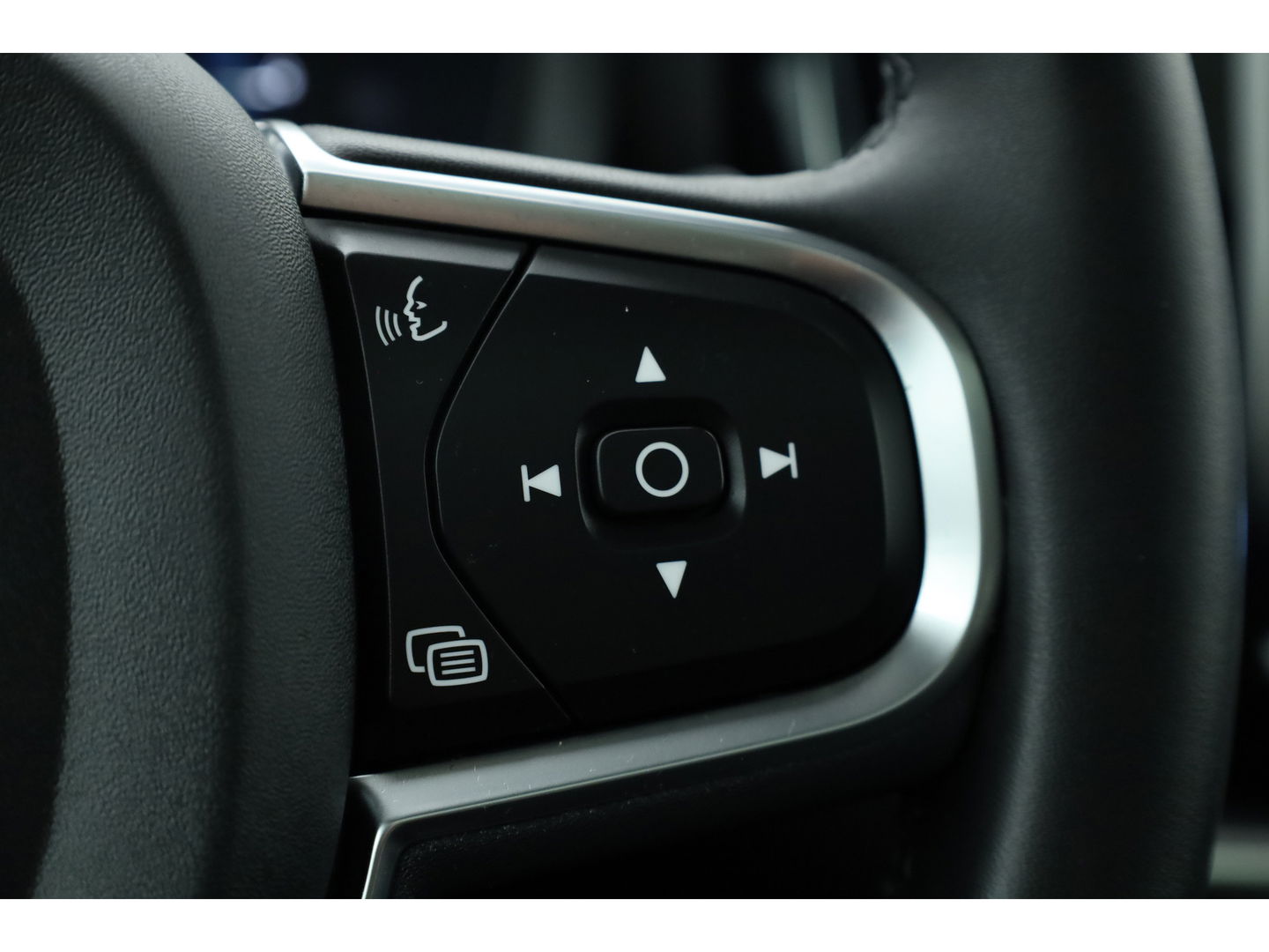 Volvo XC60 2.0 T6 Plug-in hybrid AWD Core | Pano | Pilot Assist | Blis | 4x Stoel- & stuurverw. | 19" | CarPlay |