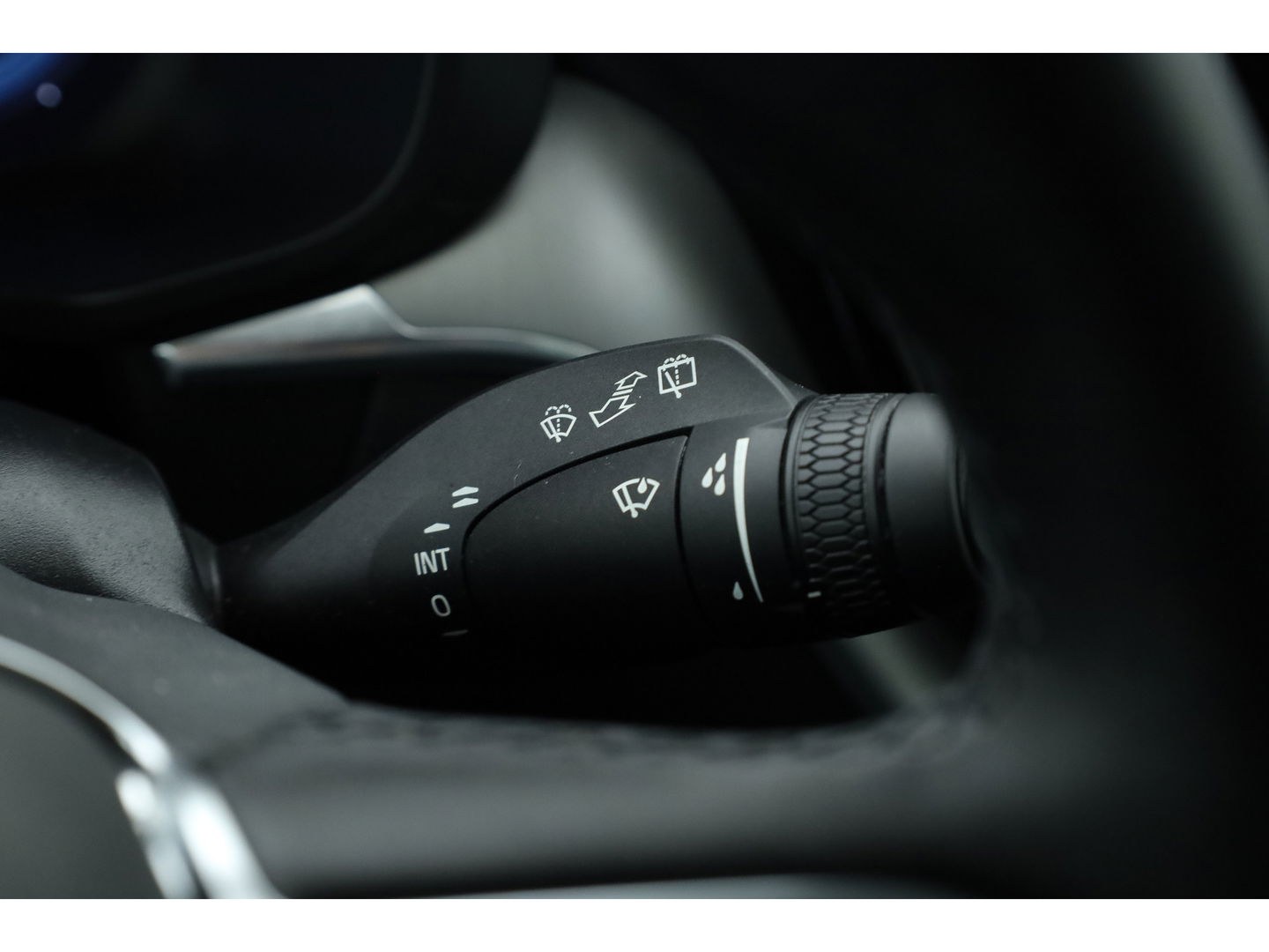 Volvo XC60 2.0 T6 Plug-in hybrid AWD Core | Pano | Pilot Assist | Blis | 4x Stoel- & stuurverw. | 19" | CarPlay |