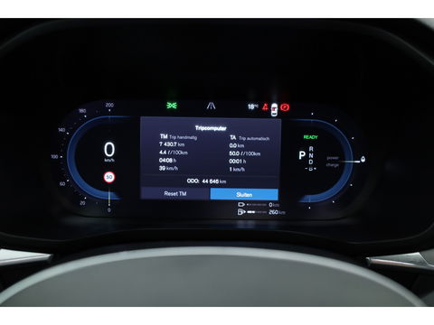 Volvo XC60 2.0 T6 Plug-in hybrid AWD Core | Pano | Pilot Assist | Blis | 4x Stoel- & stuurverw. | 19" | CarPlay |
