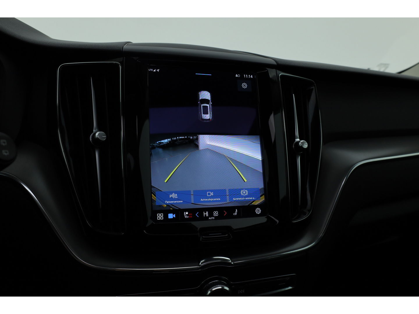 Volvo XC60 2.0 T6 Plug-in hybrid AWD Core | Pano | Pilot Assist | Blis | 4x Stoel- & stuurverw. | 19" | CarPlay |