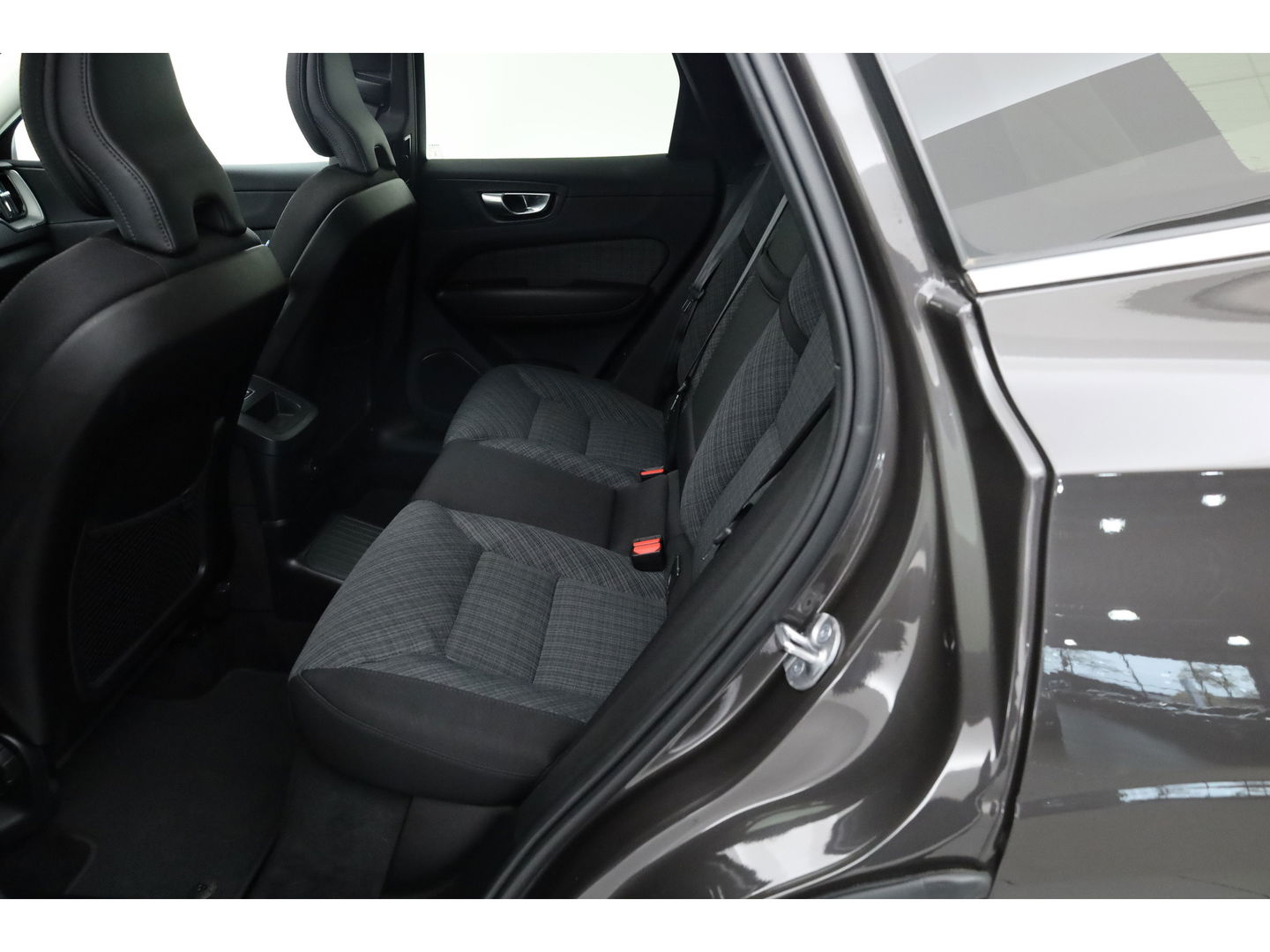 Volvo XC60 2.0 T6 Plug-in hybrid AWD Core | Pano | Pilot Assist | Blis | 4x Stoel- & stuurverw. | 19" | CarPlay |