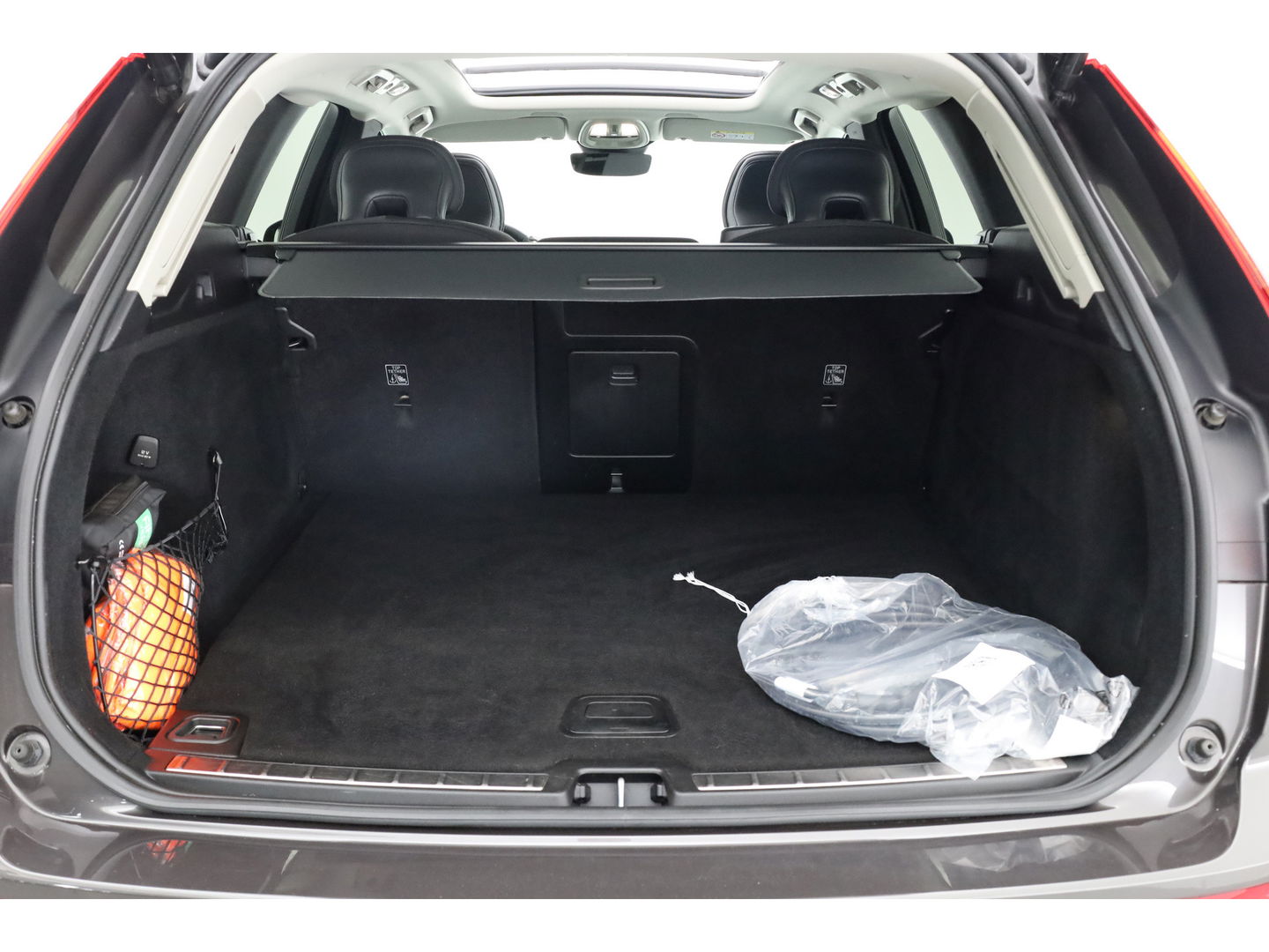 Volvo XC60 2.0 T6 Plug-in hybrid AWD Core | Pano | Pilot Assist | Blis | 4x Stoel- & stuurverw. | 19" | CarPlay |