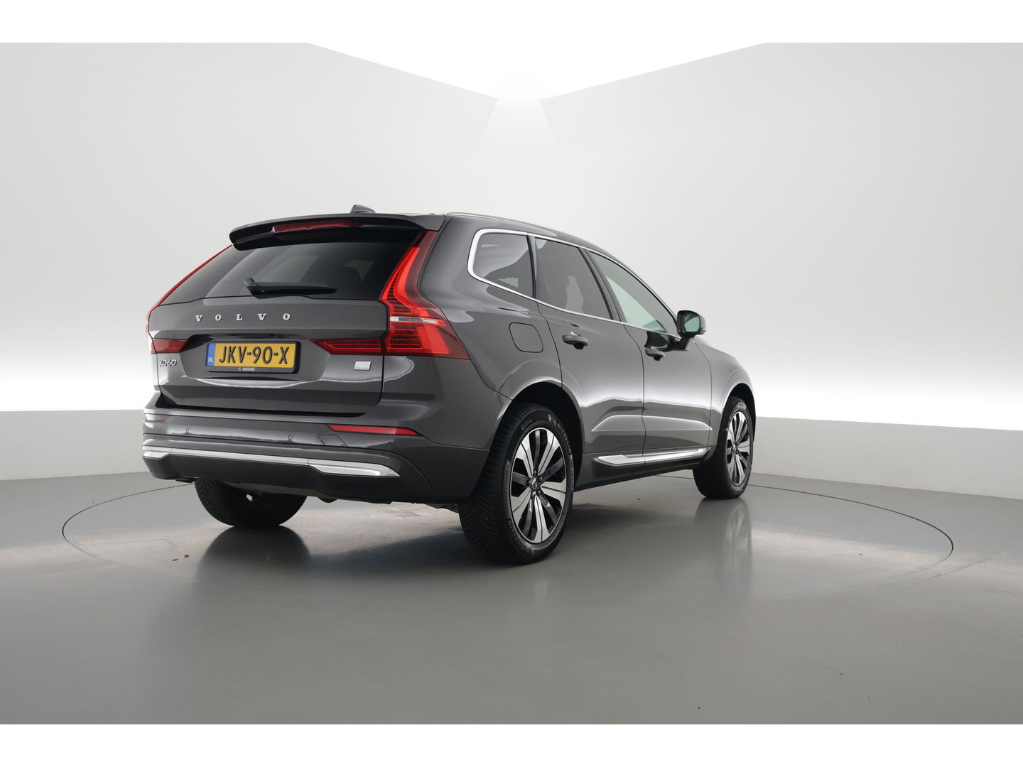 Volvo XC60 2.0 T6 Plug-in hybrid AWD Core | Pano | Pilot Assist | Blis | 4x Stoel- & stuurverw. | 19" | CarPlay |