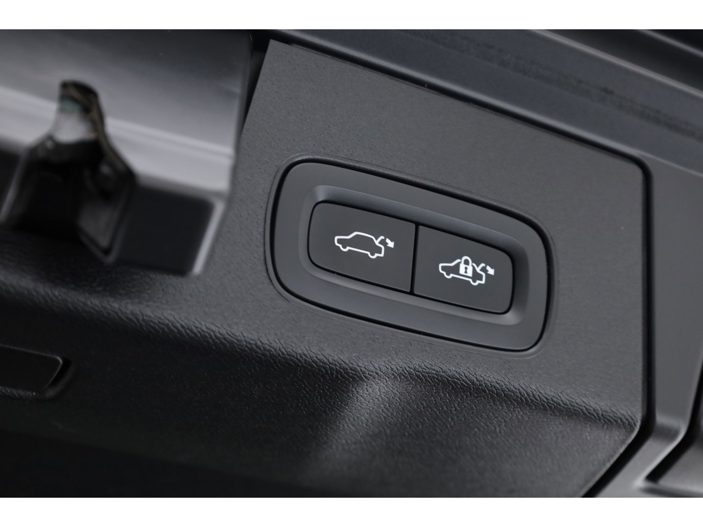 Volvo XC60 2.0 T6 Plug-in hybrid AWD Core | Pano | Pilot Assist | Blis | 4x Stoel- & stuurverw. | 19" | CarPlay |