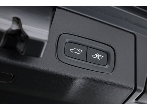 Volvo XC60 2.0 T6 Plug-in hybrid AWD Core | Pano | Pilot Assist | Blis | 4x Stoel- & stuurverw. | 19" | CarPlay |