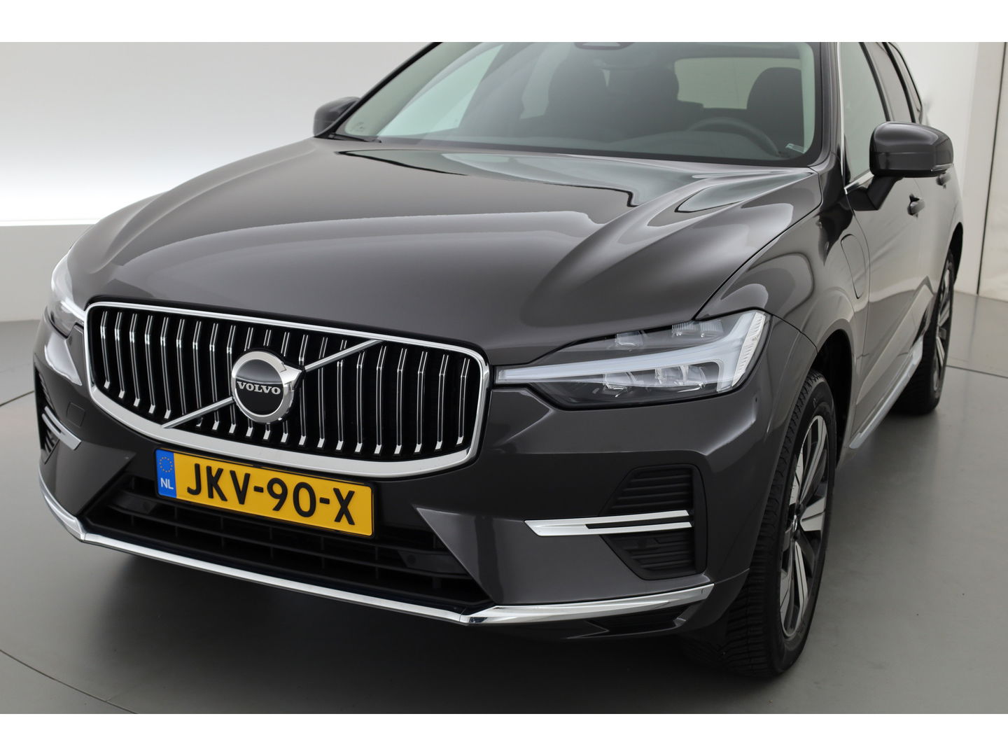 Volvo XC60 2.0 T6 Plug-in hybrid AWD Core | Pano | Pilot Assist | Blis | 4x Stoel- & stuurverw. | 19" | CarPlay |
