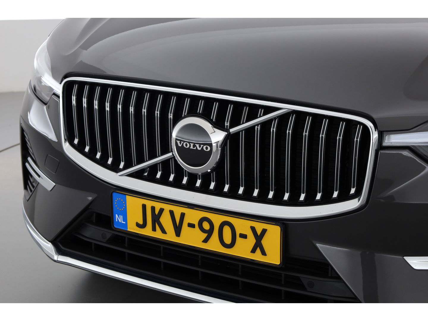 Volvo XC60 2.0 T6 Plug-in hybrid AWD Core | Pano | Pilot Assist | Blis | 4x Stoel- & stuurverw. | 19" | CarPlay |