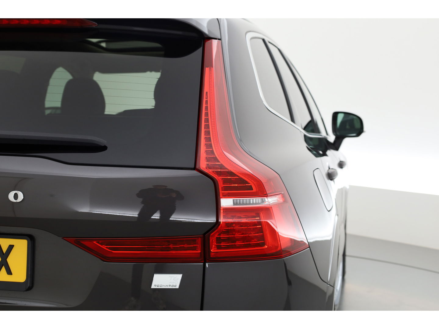Volvo XC60 2.0 T6 Plug-in hybrid AWD Core | Pano | Pilot Assist | Blis | 4x Stoel- & stuurverw. | 19" | CarPlay |