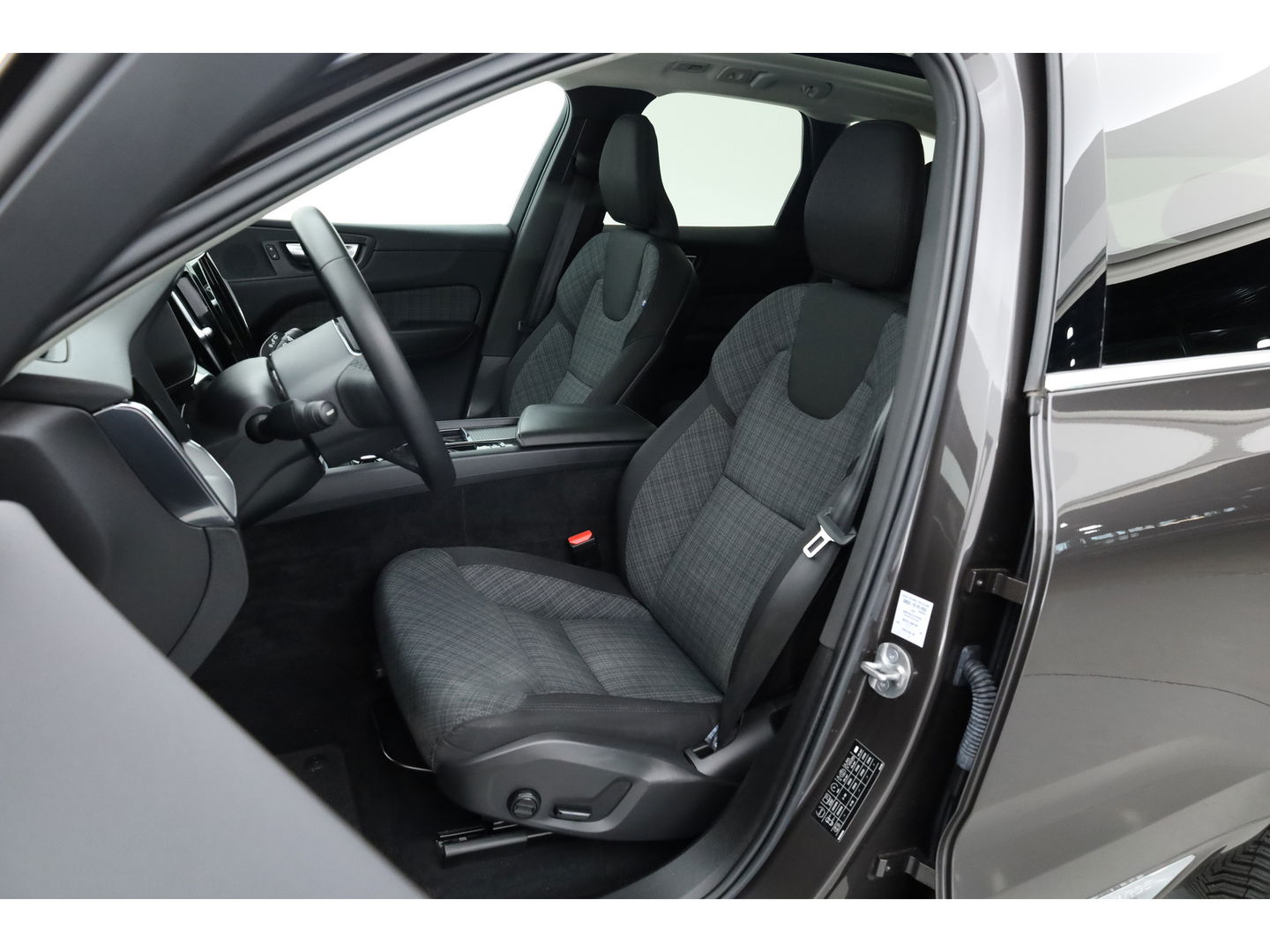 Volvo XC60 2.0 T6 Plug-in hybrid AWD Core | Pano | Pilot Assist | Blis | 4x Stoel- & stuurverw. | 19" | CarPlay |