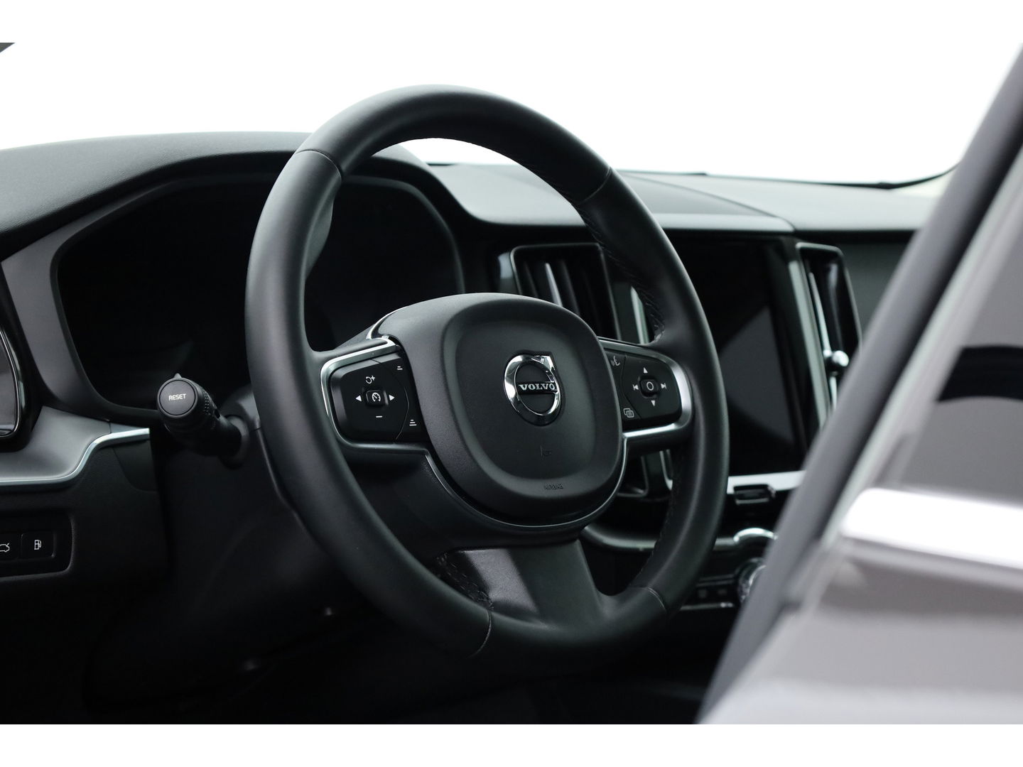 Volvo XC60 2.0 T6 Plug-in hybrid AWD Core | Pano | Pilot Assist | Blis | 4x Stoel- & stuurverw. | 19" | CarPlay |