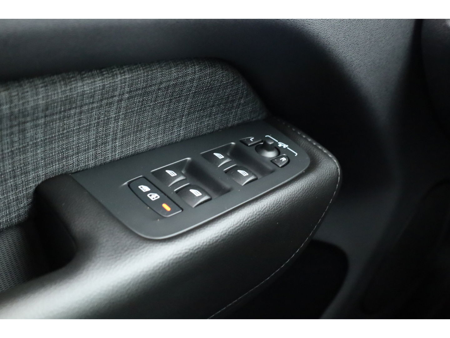 Volvo XC60 2.0 T6 Plug-in hybrid AWD Core | Pano | Pilot Assist | Blis | 4x Stoel- & stuurverw. | 19" | CarPlay |