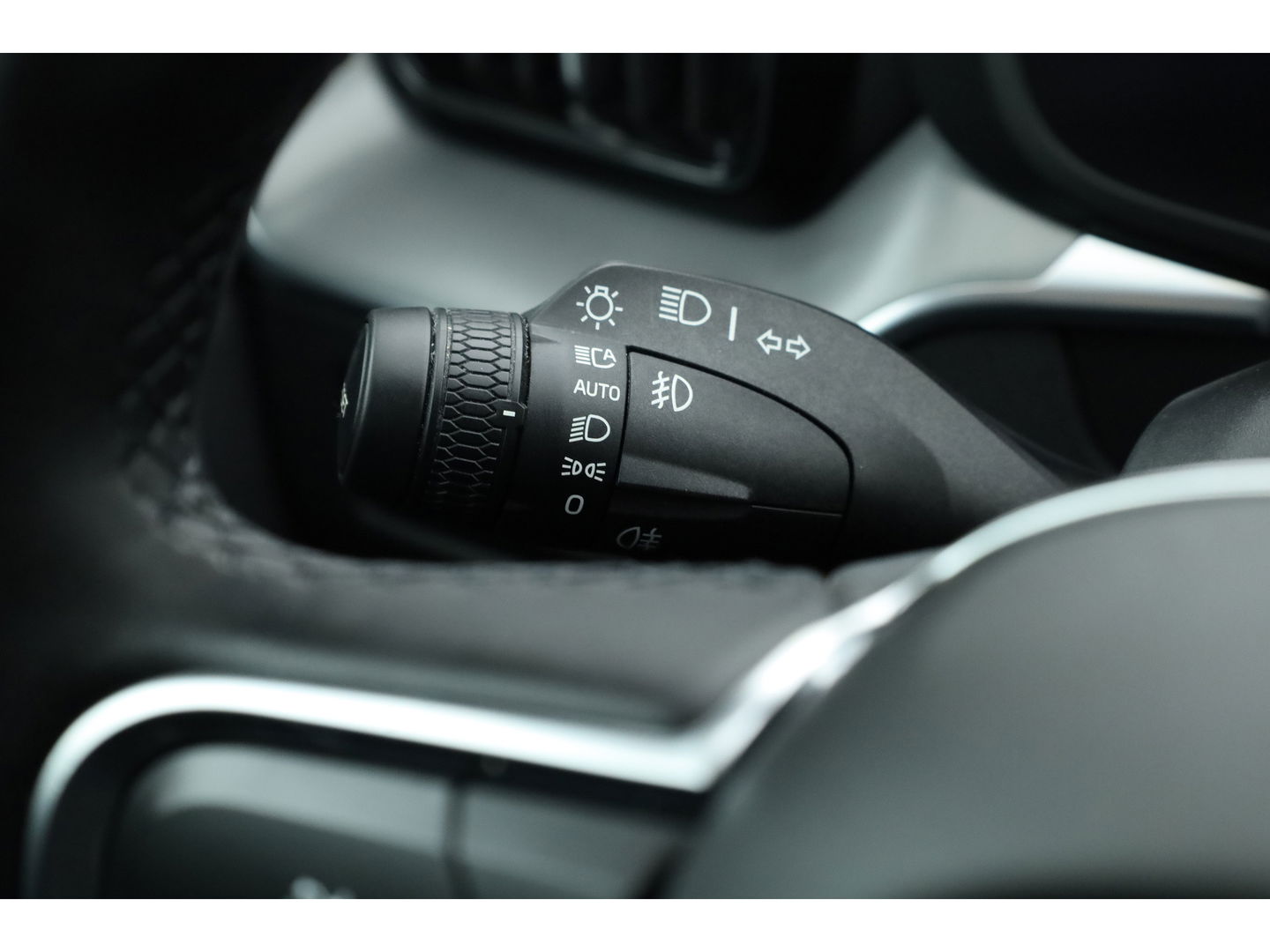 Volvo XC60 2.0 T6 Plug-in hybrid AWD Core | Pano | Pilot Assist | Blis | 4x Stoel- & stuurverw. | 19" | CarPlay |