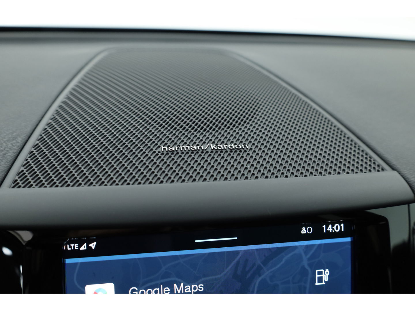 Volvo XC60 T8 Plug-in Hybrid Plus Dark | Pano | ACC | Blis | Elek. trekhaak | H&K | Elek. stoel+mem. | Stuur- & 4x stoelverw. |