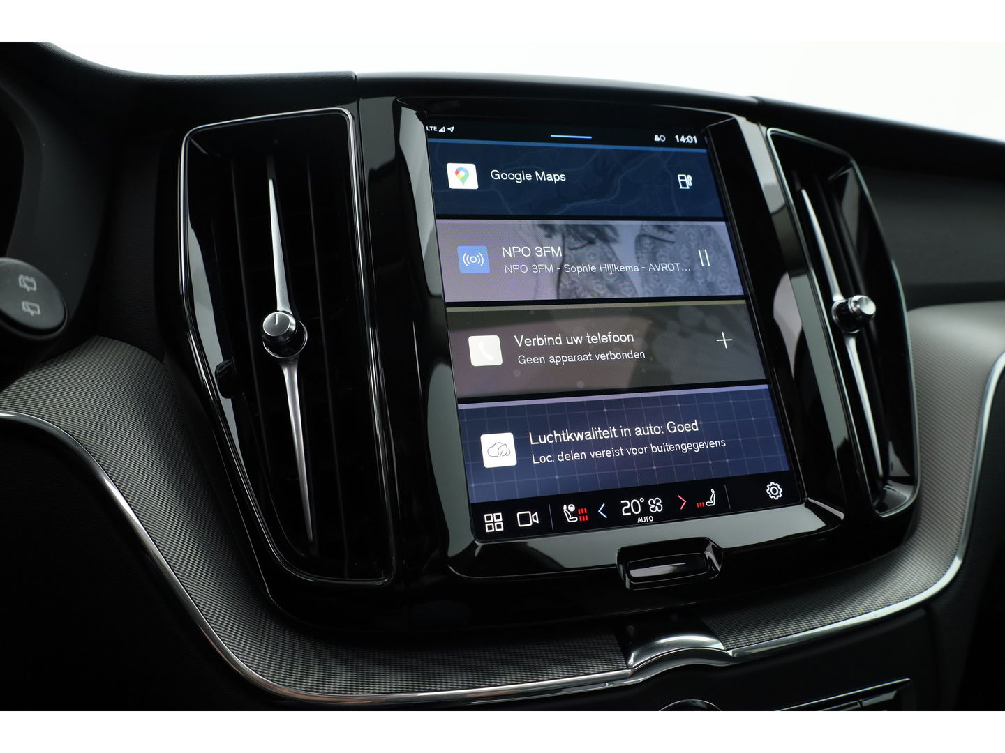 Volvo XC60 T8 Plug-in Hybrid Plus Dark | Pano | ACC | Blis | Elek. trekhaak | H&K | Elek. stoel+mem. | Stuur- & 4x stoelverw. |