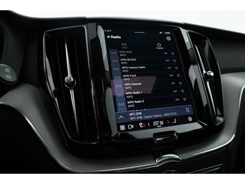 Volvo XC60 T8 Plug-in Hybrid Plus Dark | Pano | ACC | Blis | Elek. trekhaak | H&K | Elek. stoel+mem. | Stuur- & 4x stoelverw. |