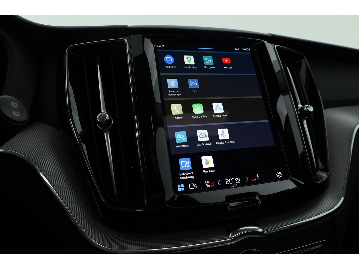 Volvo XC60 T8 Plug-in Hybrid Plus Dark | Pano | ACC | Blis | Elek. trekhaak | H&K | Elek. stoel+mem. | Stuur- & 4x stoelverw. |