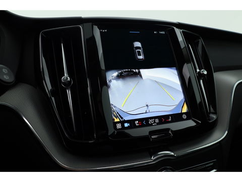 Volvo XC60 T8 Plug-in Hybrid Plus Dark | Pano | ACC | Blis | Elek. trekhaak | H&K | Elek. stoel+mem. | Stuur- & 4x stoelverw. |