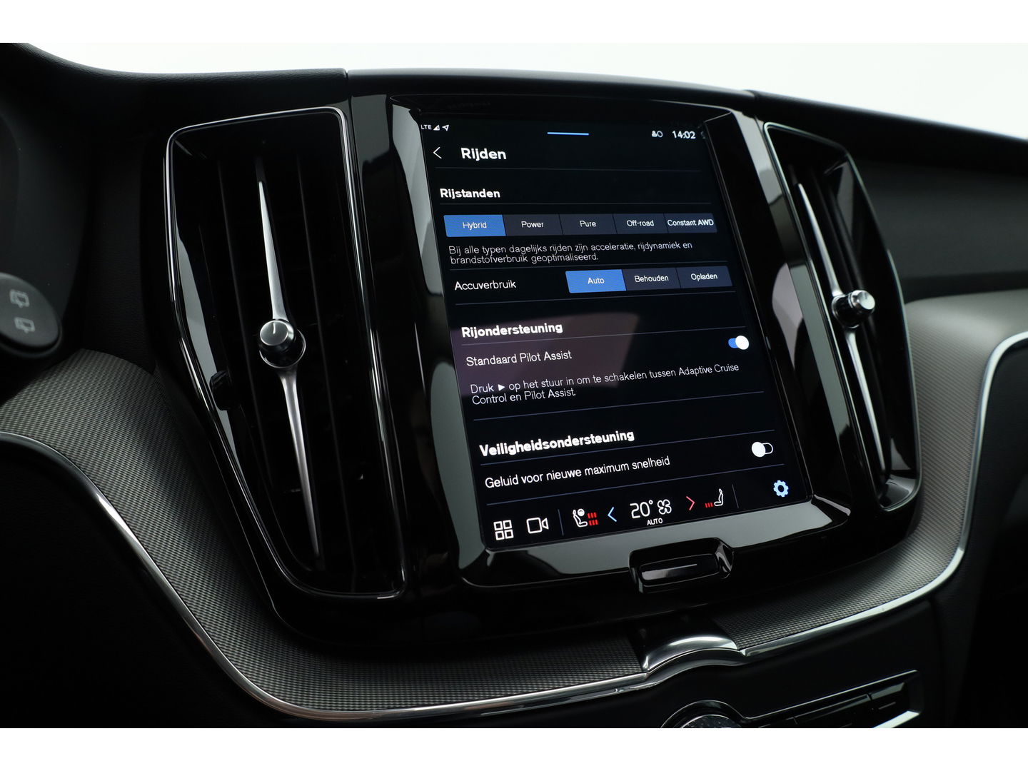 Volvo XC60 T8 Plug-in Hybrid Plus Dark | Pano | ACC | Blis | Elek. trekhaak | H&K | Elek. stoel+mem. | Stuur- & 4x stoelverw. |