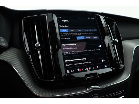 Volvo XC60 T8 Plug-in Hybrid Plus Dark | Pano | ACC | Blis | Elek. trekhaak | H&K | Elek. stoel+mem. | Stuur- & 4x stoelverw. |