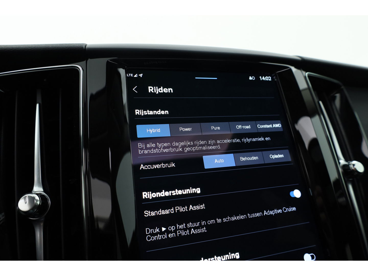 Volvo XC60 T8 Plug-in Hybrid Plus Dark | Pano | ACC | Blis | Elek. trekhaak | H&K | Elek. stoel+mem. | Stuur- & 4x stoelverw. |