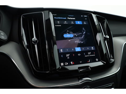 Volvo XC60 T8 Plug-in Hybrid Plus Dark | Pano | ACC | Blis | Elek. trekhaak | H&K | Elek. stoel+mem. | Stuur- & 4x stoelverw. |