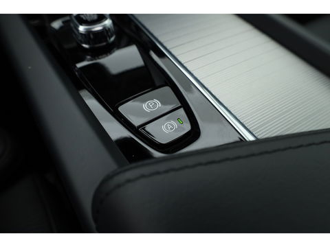 Volvo XC60 T8 Plug-in Hybrid Plus Dark | Pano | ACC | Blis | Elek. trekhaak | H&K | Elek. stoel+mem. | Stuur- & 4x stoelverw. |