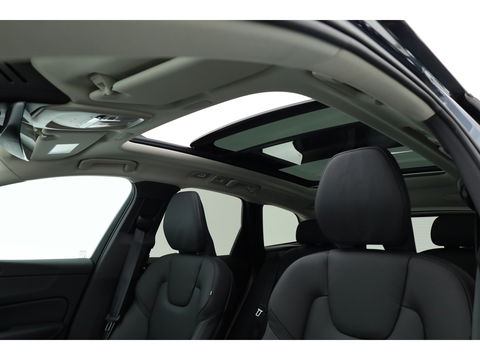 Volvo XC60 T8 Plug-in Hybrid Plus Dark | Pano | ACC | Blis | Elek. trekhaak | H&K | Elek. stoel+mem. | Stuur- & 4x stoelverw. |