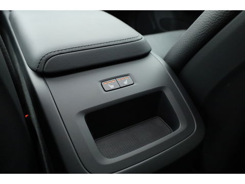 Volvo XC60 T8 Plug-in Hybrid Plus Dark | Pano | ACC | Blis | Elek. trekhaak | H&K | Elek. stoel+mem. | Stuur- & 4x stoelverw. |