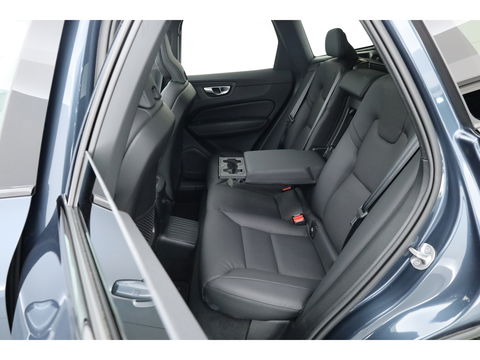 Volvo XC60 T8 Plug-in Hybrid Plus Dark | Pano | ACC | Blis | Elek. trekhaak | H&K | Elek. stoel+mem. | Stuur- & 4x stoelverw. |