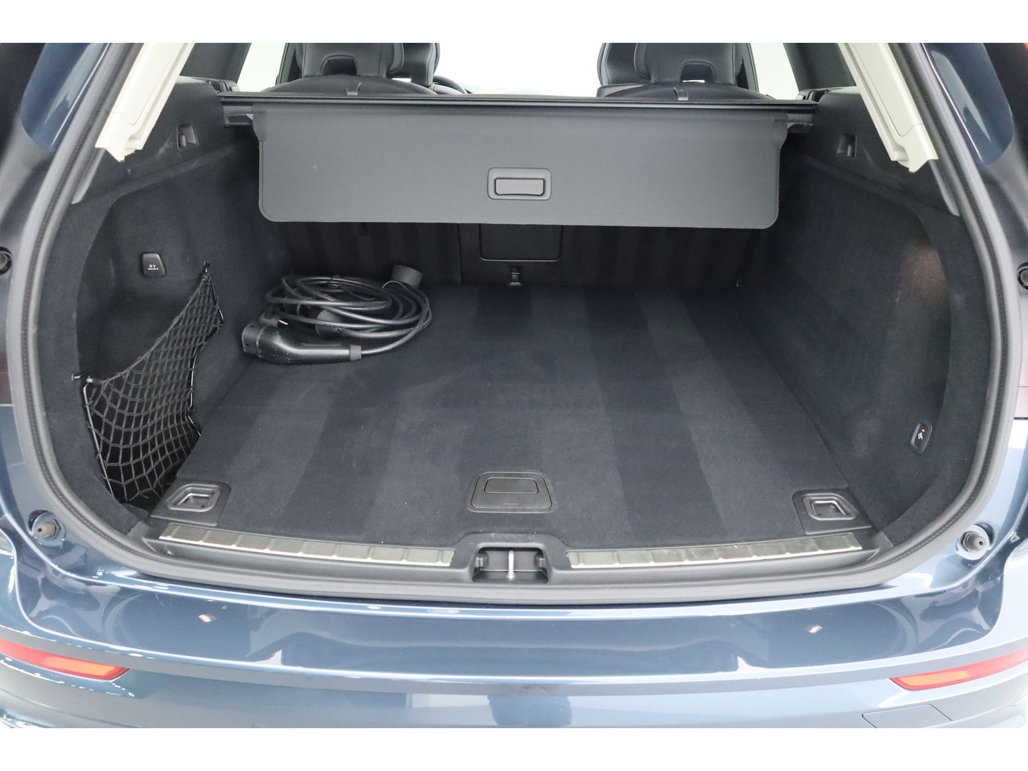 Volvo XC60 T8 Plug-in Hybrid Plus Dark | Pano | ACC | Blis | Elek. trekhaak | H&K | Elek. stoel+mem. | Stuur- & 4x stoelverw. |