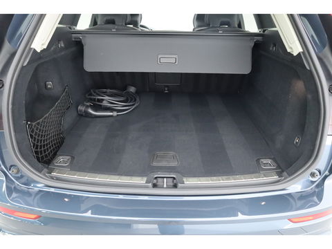 Volvo XC60 T8 Plug-in Hybrid Plus Dark | Pano | ACC | Blis | Elek. trekhaak | H&K | Elek. stoel+mem. | Stuur- & 4x stoelverw. |